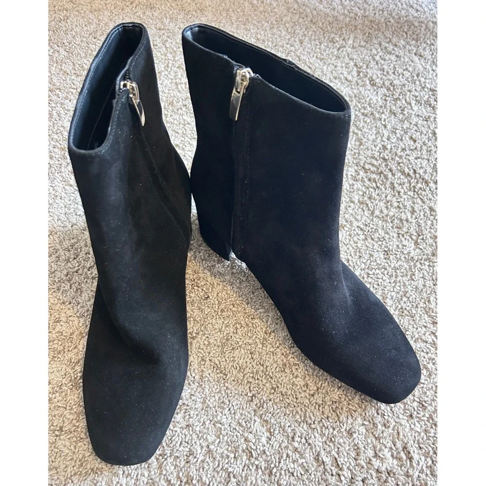 Nine West Black Suede 9x9 SZ 8/8.5 Ankle Boots Silver Trim Block Heel WNTRUNKE‎